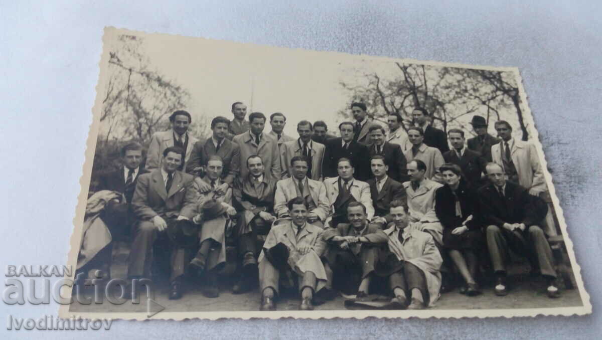 Photo Group of men