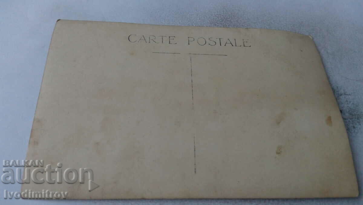 Picture Men and women having a drink around a table with price 2.65 BGN | € 1.35 Picture Men and women having a drink around a table with price 2.65 BGN | € 1.35