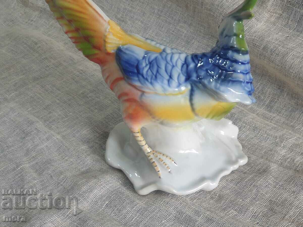 Large porcelain figure of a parrot - 6 Large porcelain figure of a parrot - 6