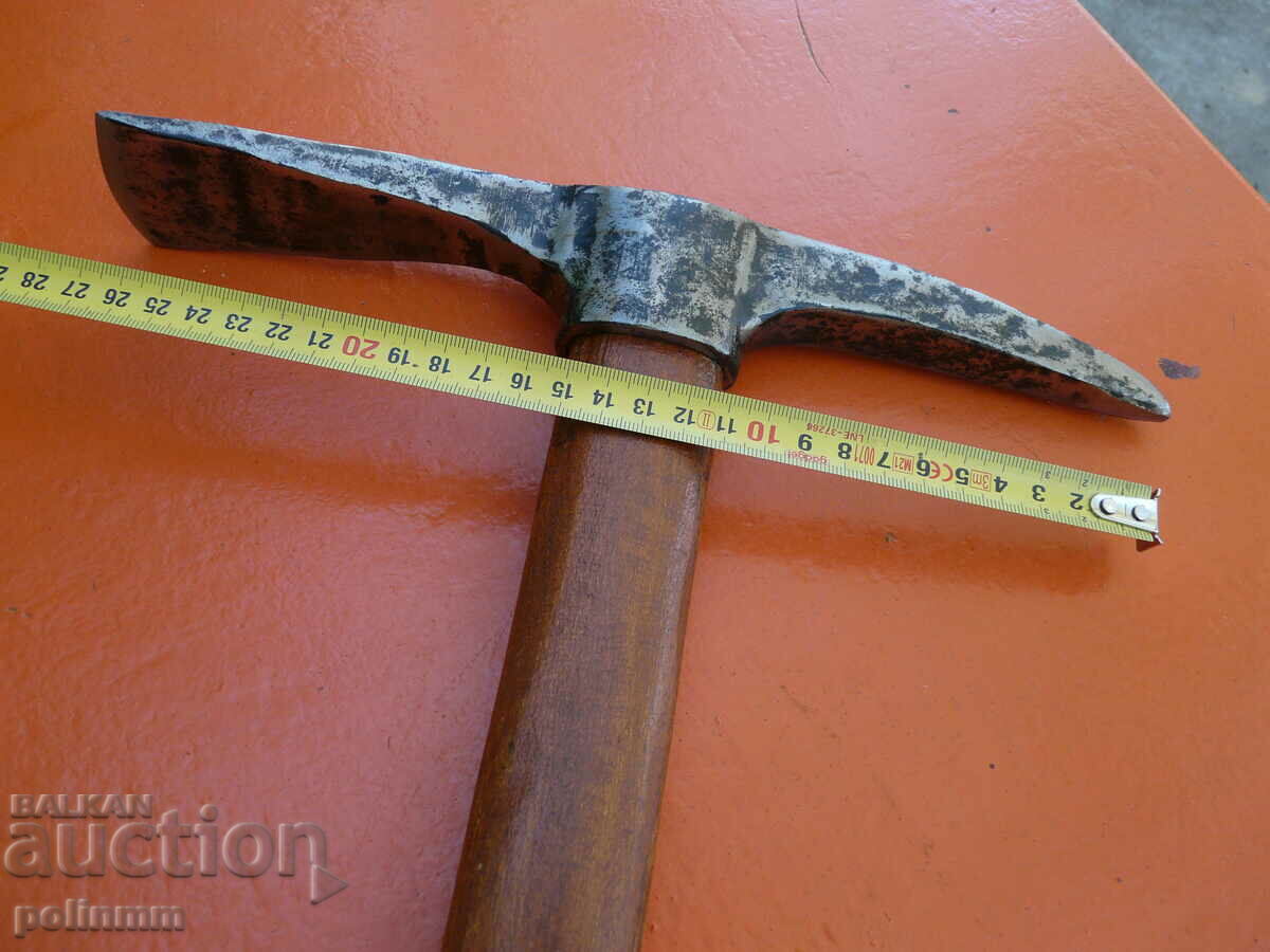 Auction  Small Bulgarian pickaxe - Chankov