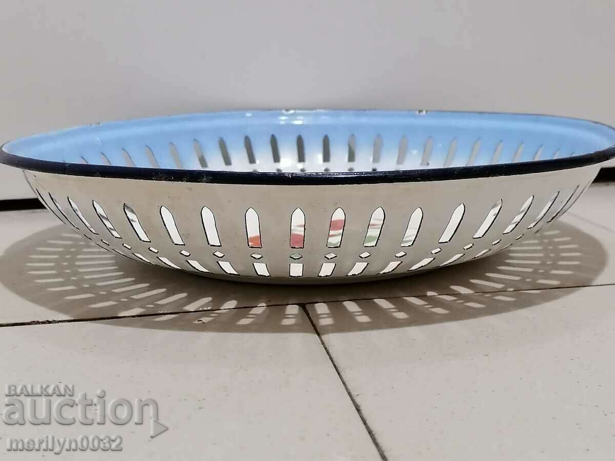 Old enamelled bread pan enamel from the 1960s with price 41.00 BGN | € 20.96 Old enamelled bread pan enamel from the 1960s with price 41.00 BGN | € 20.96