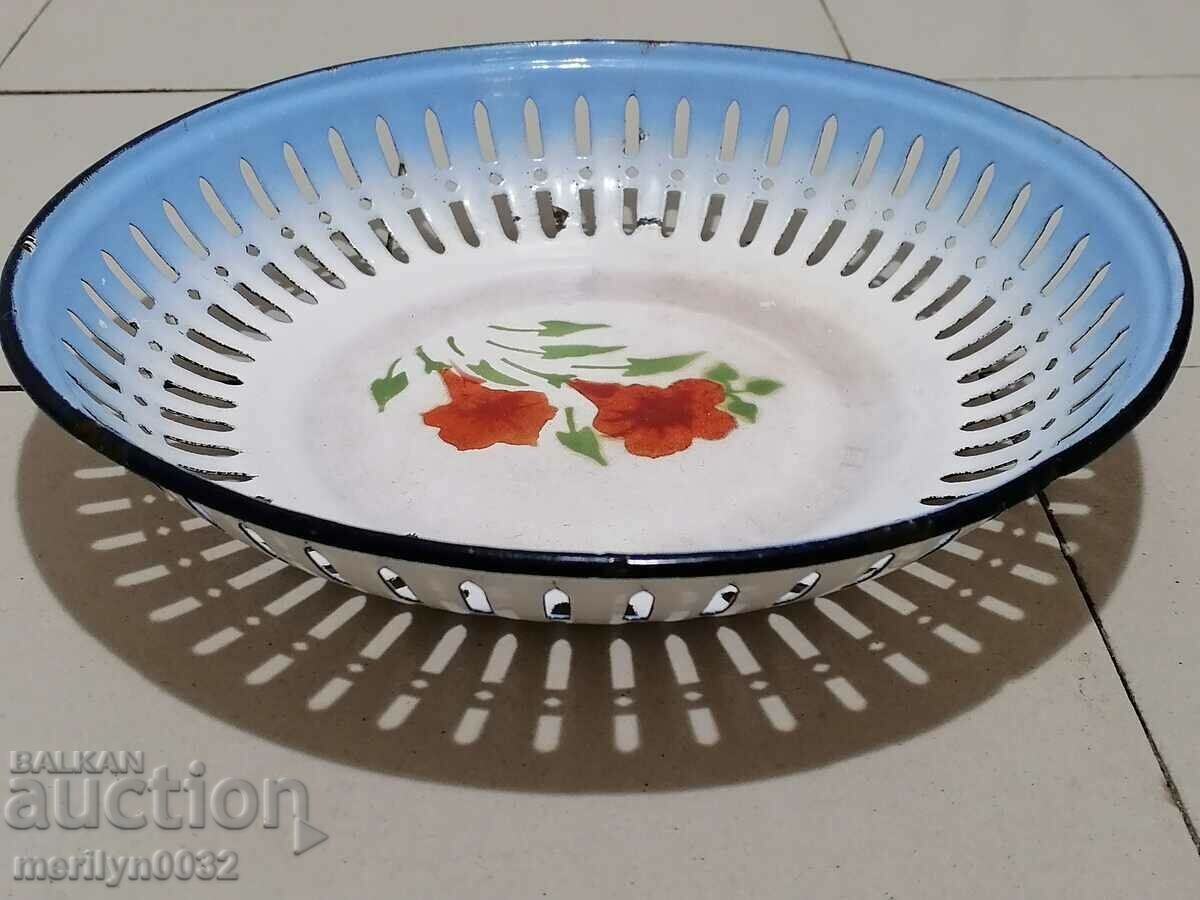 Auction Old enamelled bread pan enamel from the 1960s Auction Old enamelled bread pan enamel from the 1960s