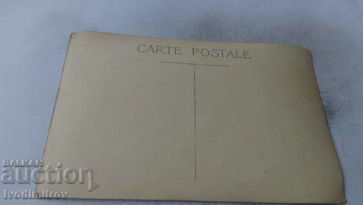 Photo Men women and children on the beach with price 3.45 BGN | € 1.76