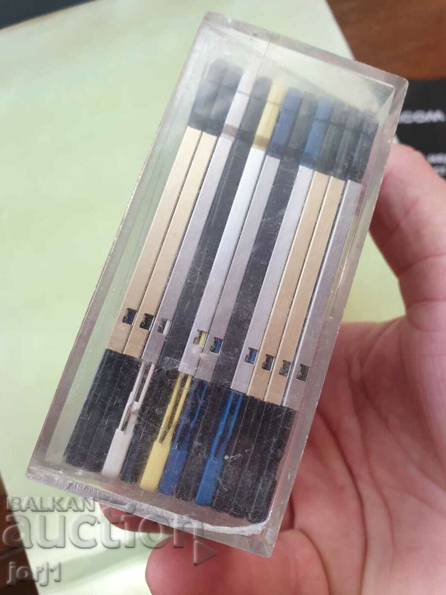 Delivery of computer diskettes Delivery of computer diskettes