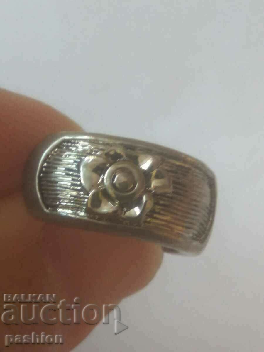 ladies ring with flower