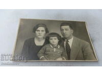 Снимка София Мъж жена и малко момиченце 1933