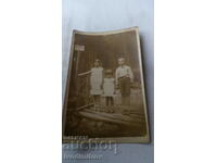 Снимка Момче и две момичета на дървено мостче в гората 1935