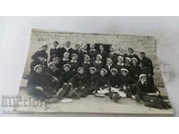 Снимка Велико Търново Ученици от IV класъ в двора 1934