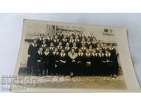 Снимка София Ученички от VII клас със своята учителка 1938