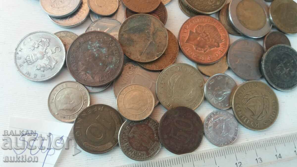 A COLLECTION OF 50 FOREIGN COINS FROM AROUND THE WORLD - 5