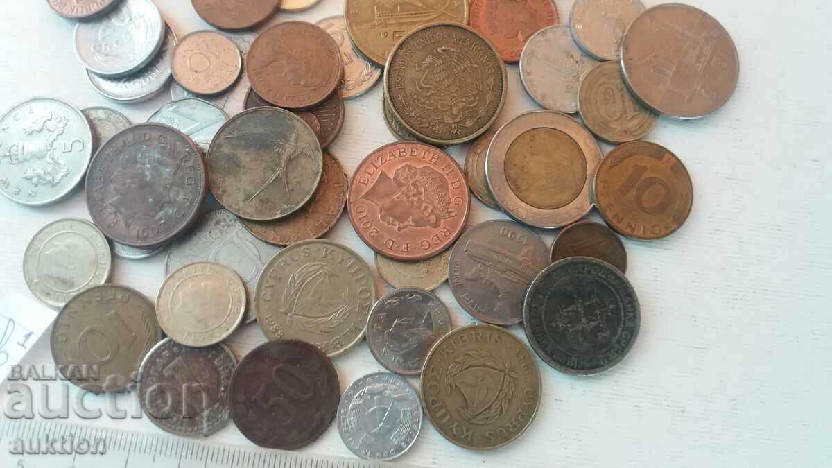 A COLLECTION OF 50 FOREIGN COINS FROM AROUND THE WORLD - 6