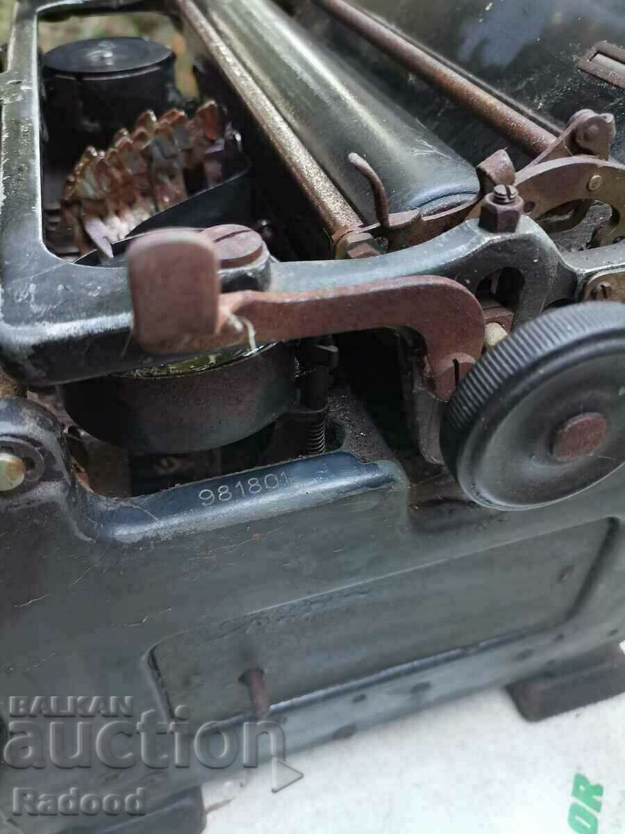 Typewriter with price 45.00 BGN | € 23.01 Typewriter with price 45.00 BGN | € 23.01