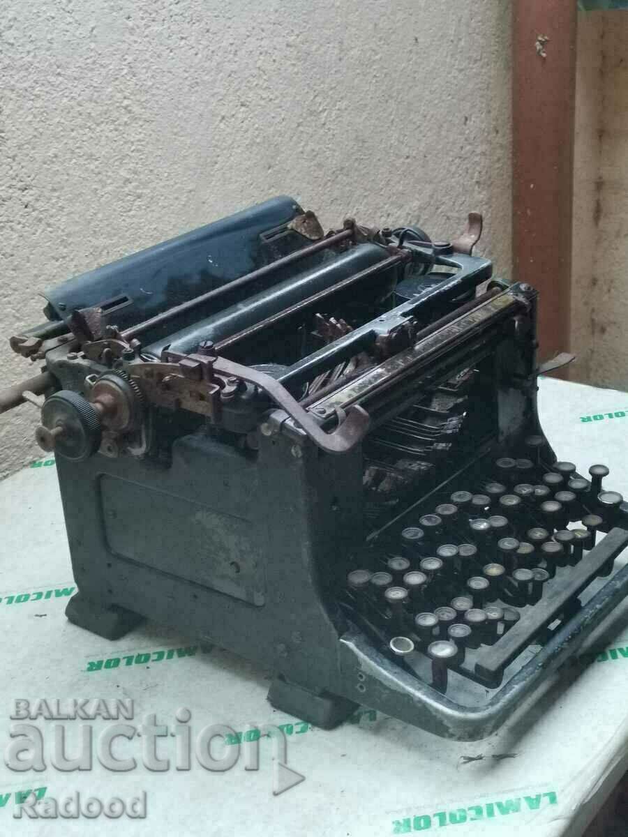 Auction Typewriter Auction Typewriter