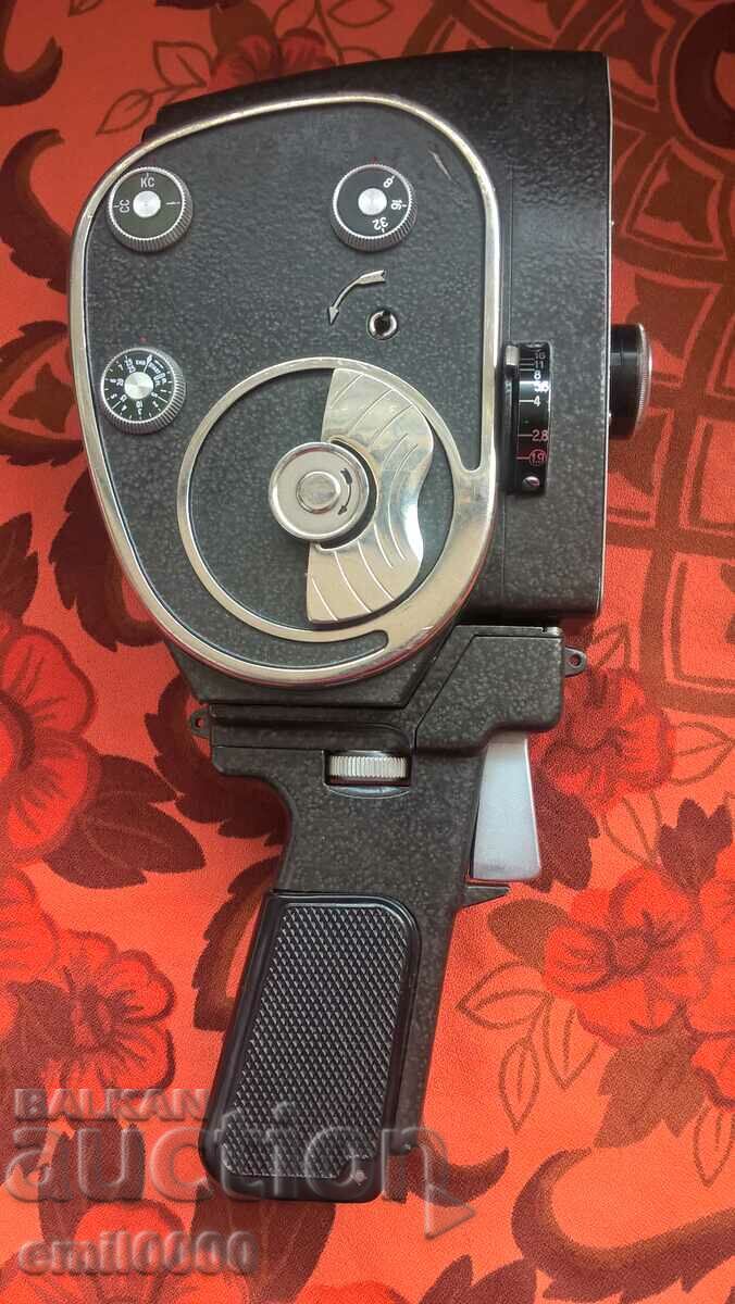 Παλιά σοβιετική κινηματογραφική κάμερα Quarz.