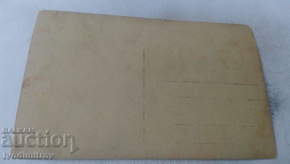 Снимка Две деца и куче покрай кооперация с цена 1.35 лв. | € 0.69 Снимка Две деца и куче покрай кооперация с цена 1.35 лв. | € 0.69