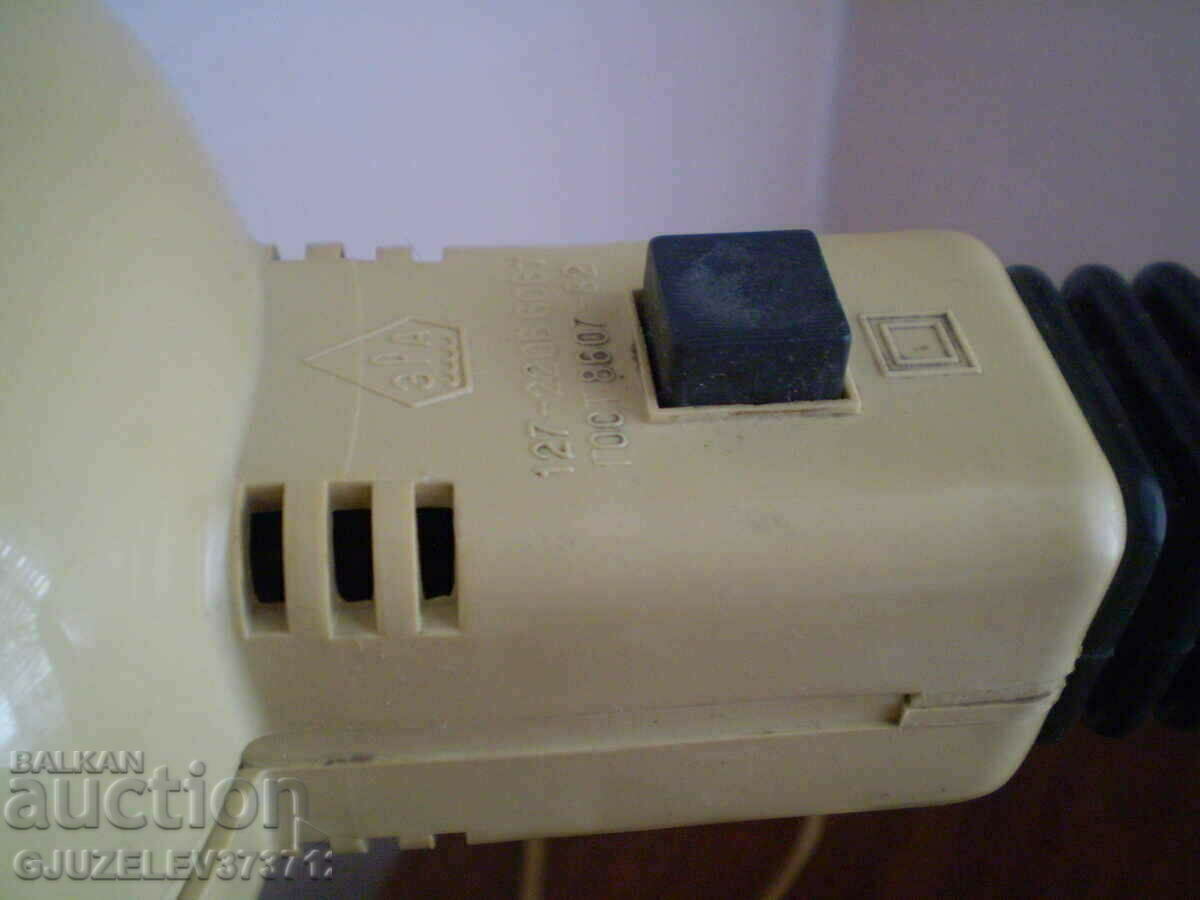 Delivery of Old large USSR bakelite work lamp