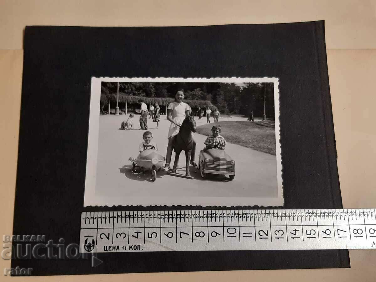 Mașină veche pentru copii, mașini cu pedale - foto, fotografie cu preț 10.00 BGN | € 5.11