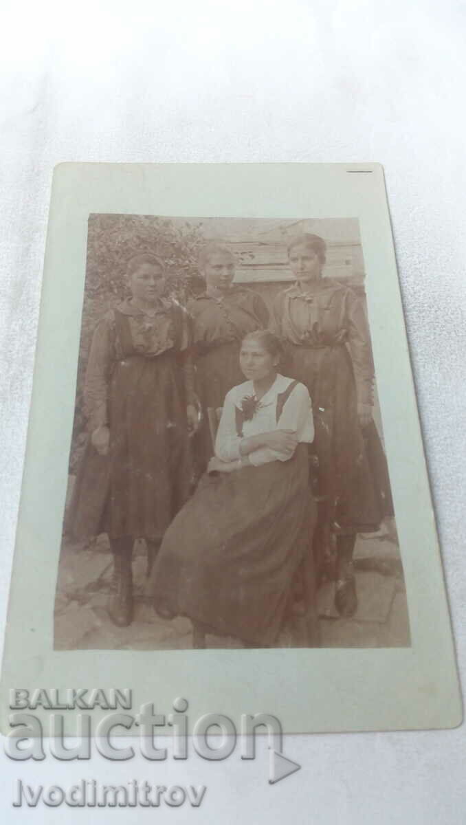 Photo Four young women