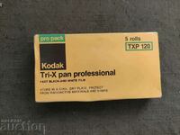 Cutie Kodak Tri-X Pan Professional Fast alb-negru