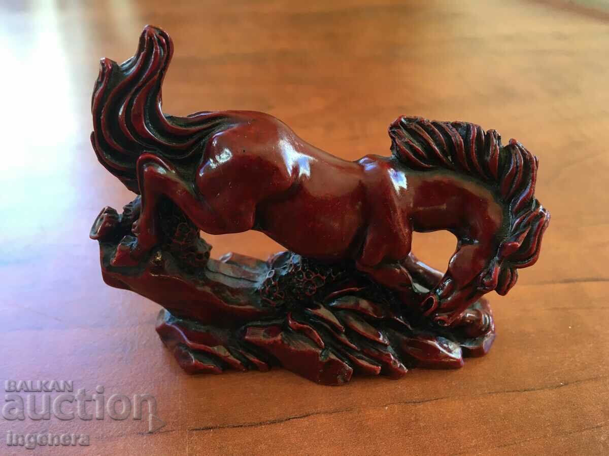 Auction HORSE FIGURE SCULPTURE SOUVENIR RESIN Auction HORSE FIGURE SCULPTURE SOUVENIR RESIN