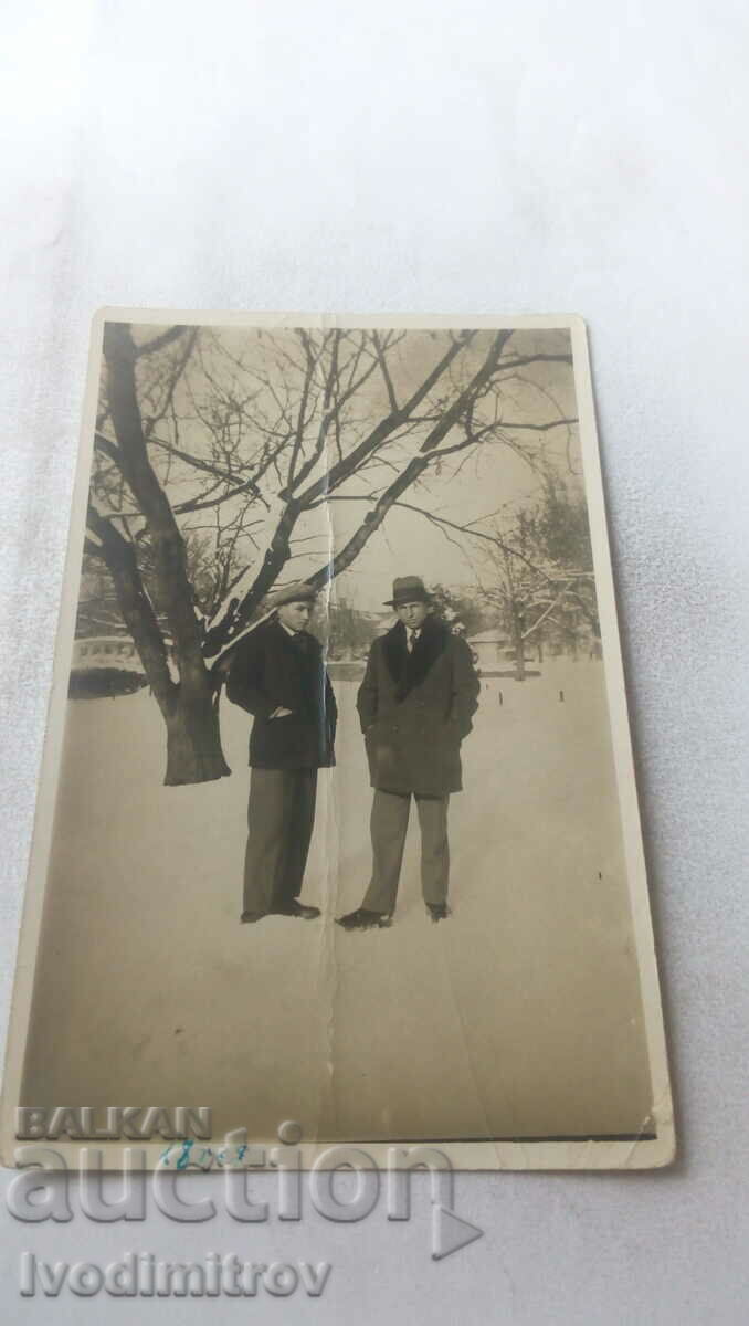 С-ка София Двама мъже в Борисовата градина през зимата 1931
