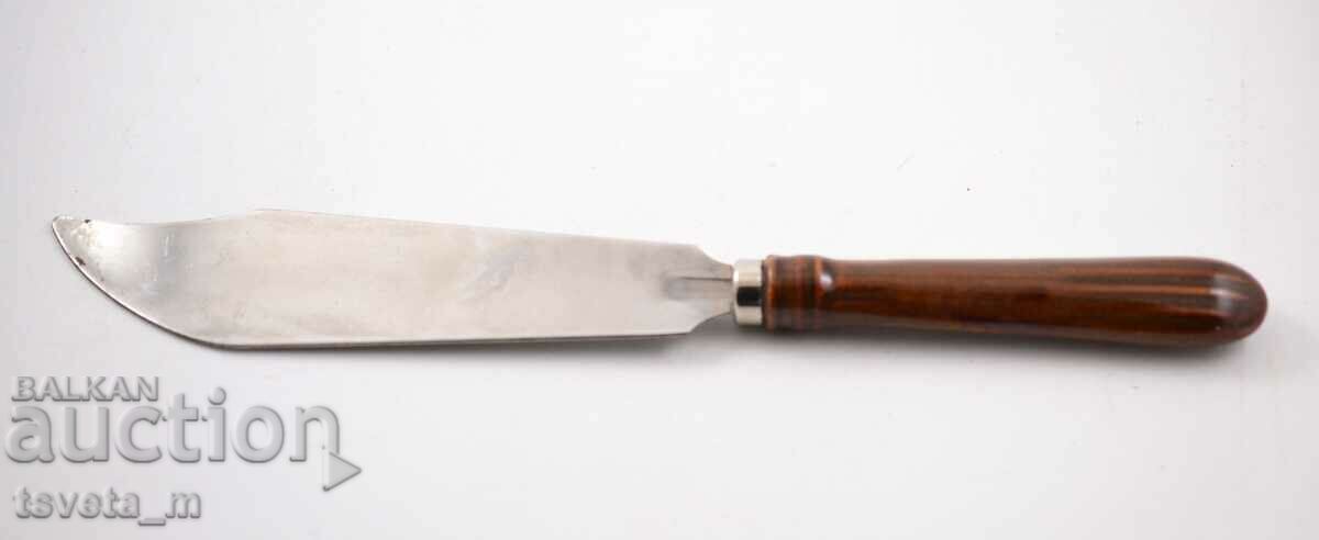 Scimitar-shaped antique knife