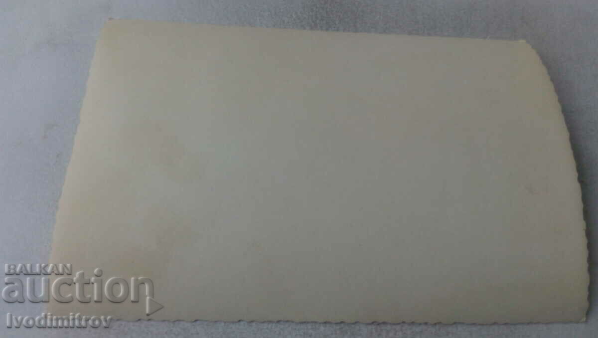 Φωτογραφία Σοφία Τρεις άνδρες και δύο γυναίκες μπροστά στο Κέντρο με τιμή 1.85 BGN | € 0.95 Φωτογραφία Σοφία Τρεις άνδρες και δύο γυναίκες μπροστά στο Κέντρο με τιμή 1.85 BGN | € 0.95