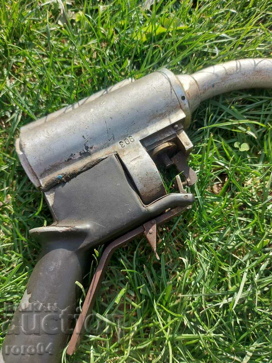 GUN - GAS STATION - RETRO with price 135.00 BGN | € 69.02