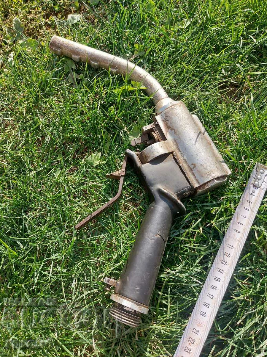 Delivery of GUN - GAS STATION - RETRO