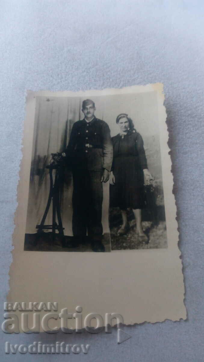 Снимка Войник и жена