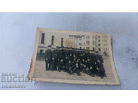 Снимка Курсанти в двора на военно училище 1943