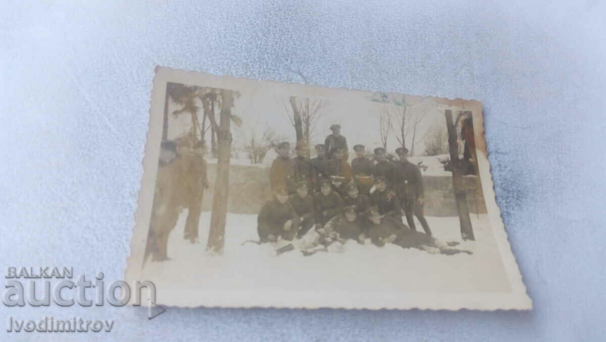 Foto Soldații Companiei V Plutonul II Divizia II iarna