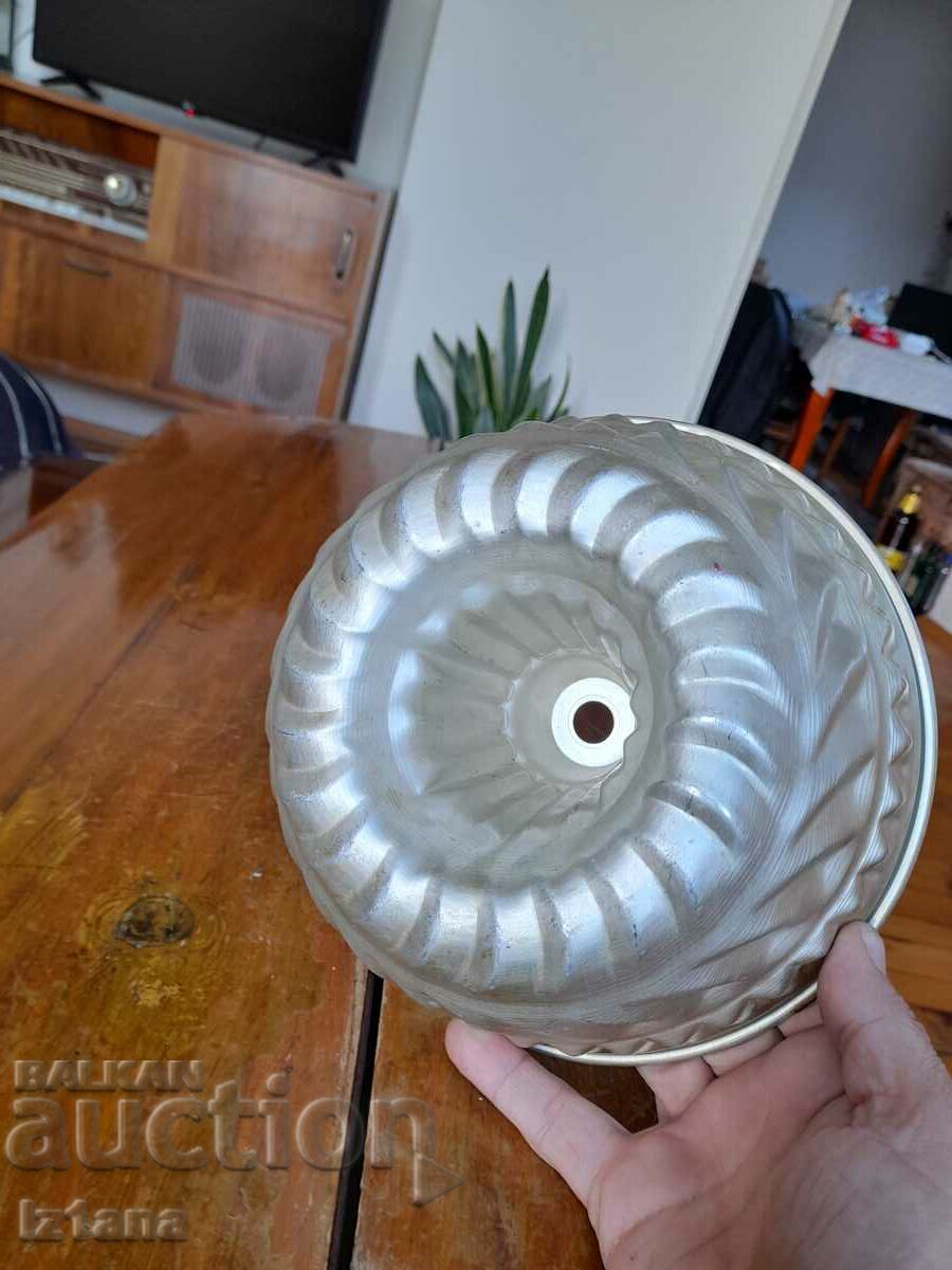 Old aluminum cake pan - 5 Old aluminum cake pan - 5