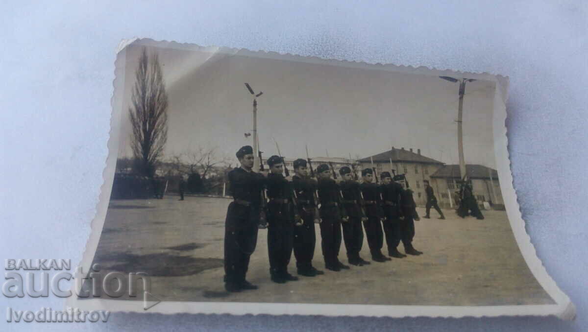 Ms. Soldiers lined up with rifles for honor on the barracks square