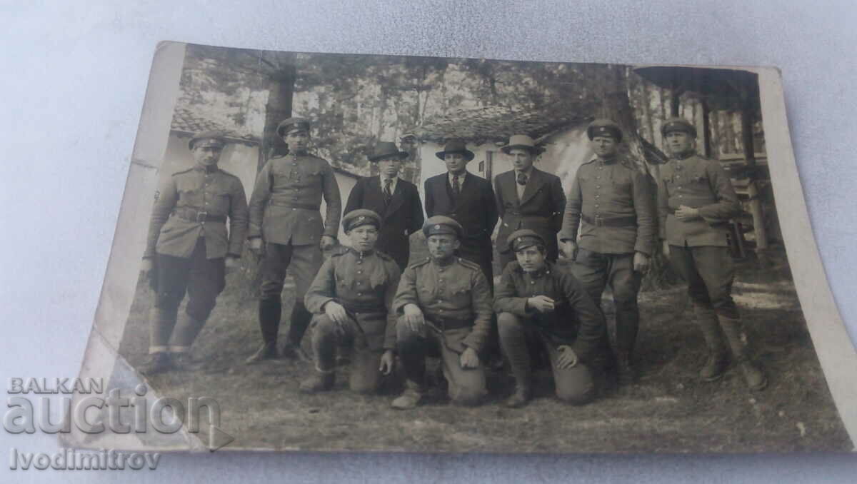 Photo Officers and three men at the Reserve Second Lieutenant School