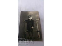Φωτογραφία Gabrovo Μικρό αγόρι σε μια καρέκλα 1932