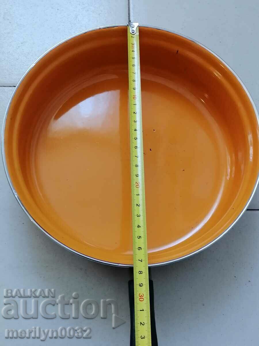Παλιό εμαγιέ πιάτο, εμαγιέ τηγάνι Pobeda Shumen NRB - 5 Παλιό εμαγιέ πιάτο, εμαγιέ τηγάνι Pobeda Shumen NRB - 5