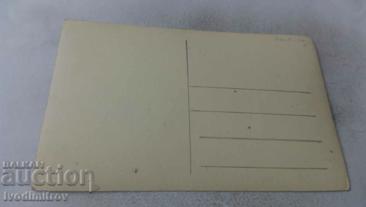 Εικόνα Δύο γυναίκες και δύο κορίτσια με τιμή 1.35 BGN | € 0.69 Εικόνα Δύο γυναίκες και δύο κορίτσια με τιμή 1.35 BGN | € 0.69