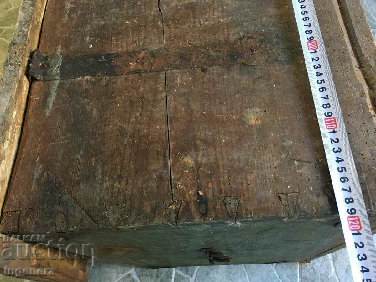 CHASE CHEST METAL HARDWARE PAINTED - 7 CHASE CHEST METAL HARDWARE PAINTED - 7