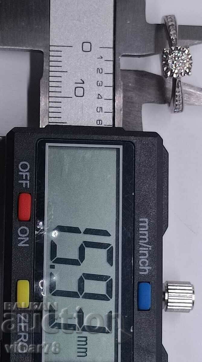 9K WHITE GOLD DIAMOND RING - 5 9K WHITE GOLD DIAMOND RING - 5