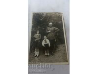 Photo Officer with boy and girl