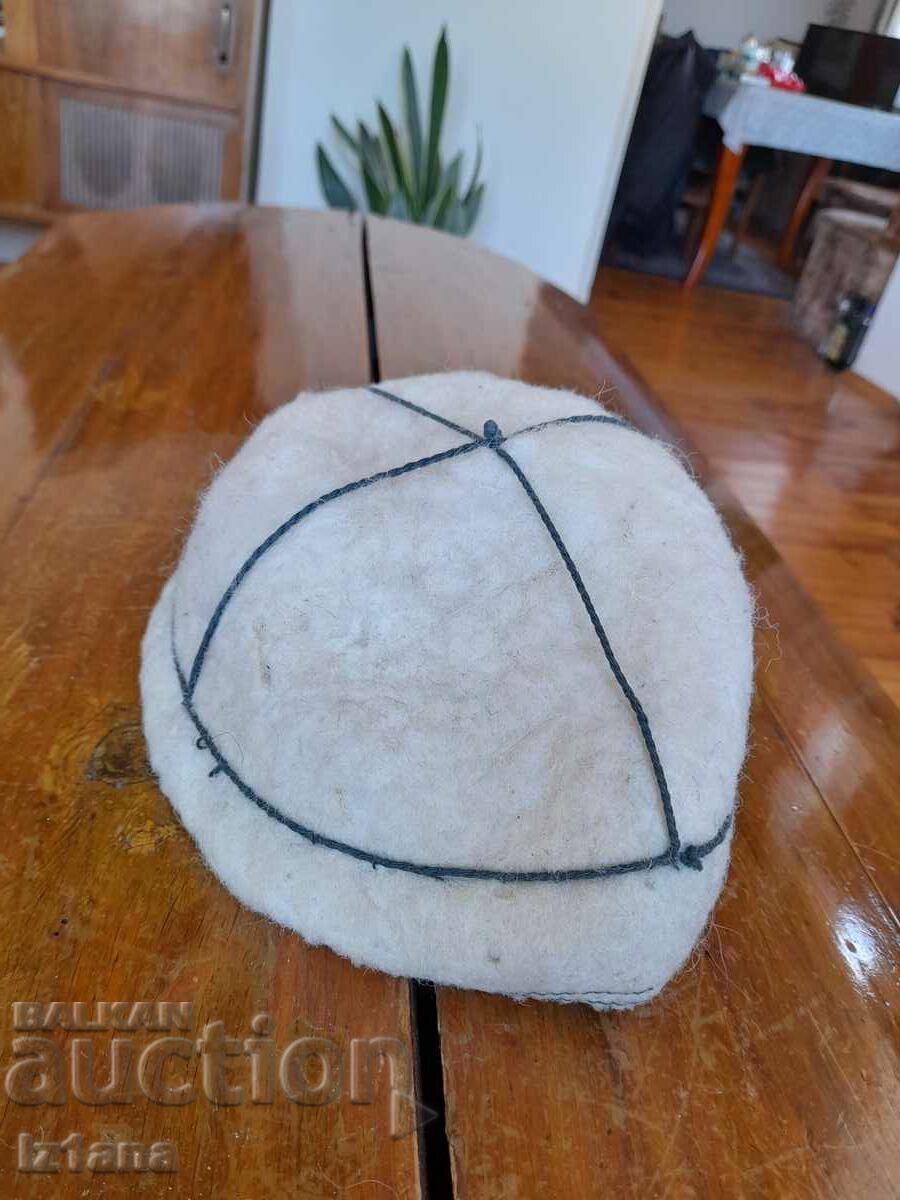 Аукцион Стара етно шапка Аукцион Стара етно шапка