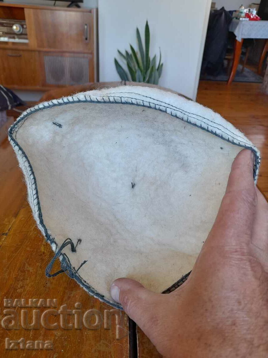 Доставка на Стара етно шапка Доставка на Стара етно шапка