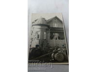 Снимка Пордимъ Варели пред къща 1930