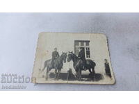 Φωτογραφία Plovdiv Ένας αξιωματικός και ένας στρατιώτης σε δύο μαύρα άλογα 1936