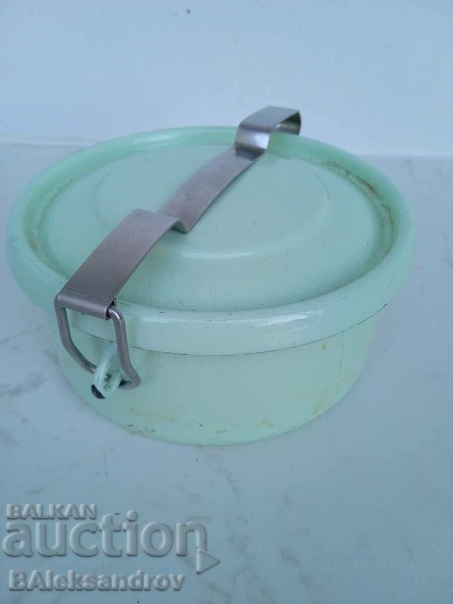 Soc enamel bowl with lid with price 10.00 BGN | € 5.11 Soc enamel bowl with lid with price 10.00 BGN | € 5.11