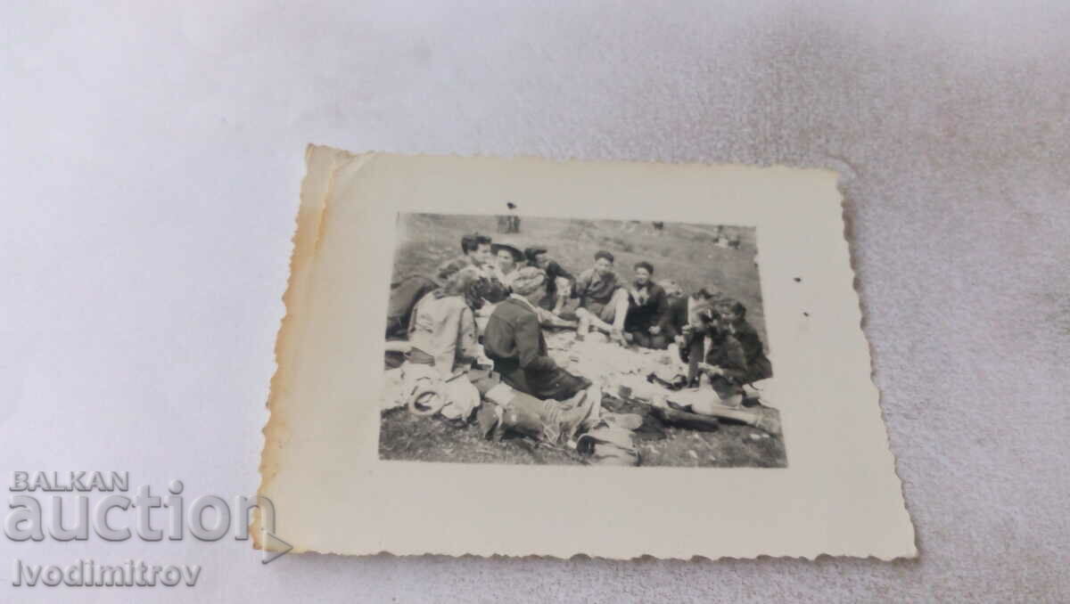 Photo Young people on a picnic at the Prisov excursion