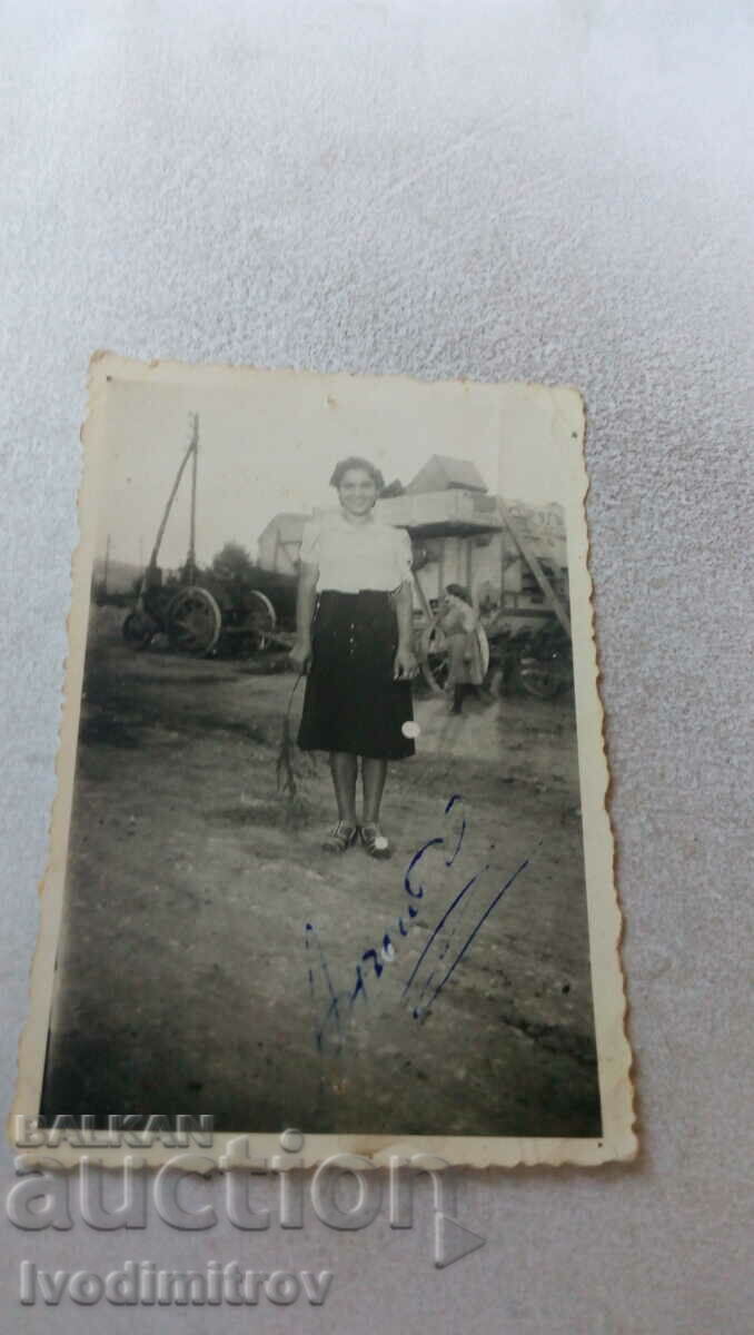 Снимка Драгоманъ Младо момиче 1943