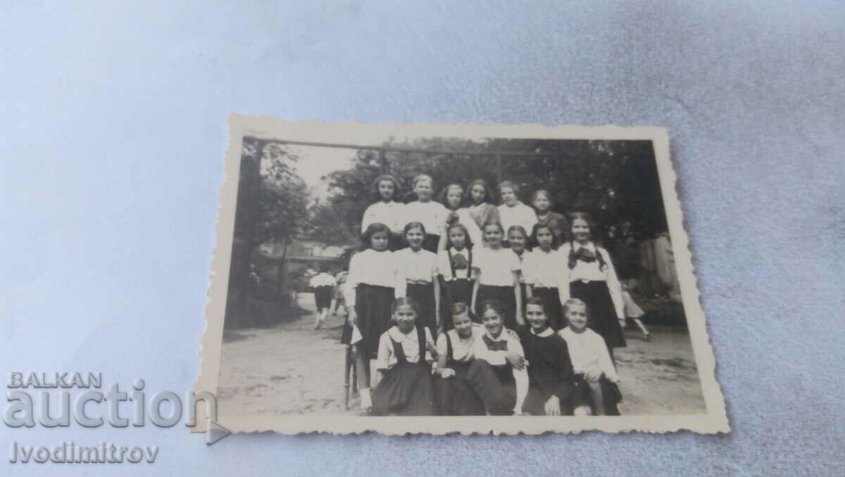 Photo Schoolgirls of the 2nd grade on the street 1942