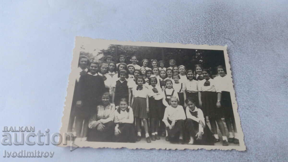 Photo Schoolgirls of the 2nd grade on the street 1942
